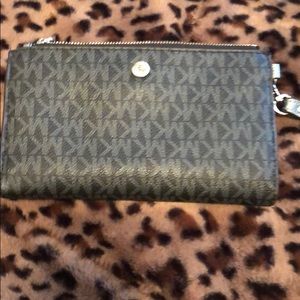 Michael kors signature wallet